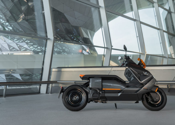P90428623_highRes_bmw-ce-04-in-the-bmw P90428623_highRes_bmw-ce-04-in-the-bmw